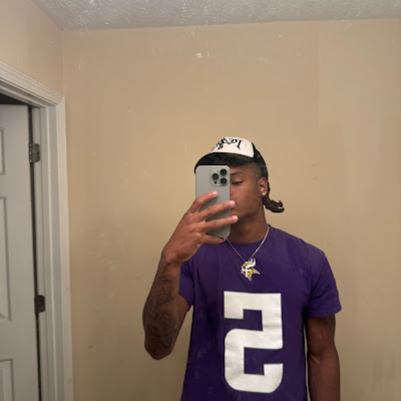 Meet your Posher, Devonte - Picture 1 of 1